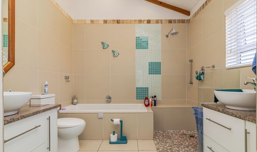 3 Bedroom Property for Sale in Gansbaai Central Western Cape
